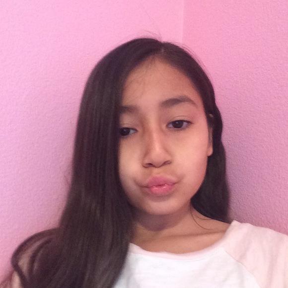 Meet your Posher, Noemi - Picture 1 of 1